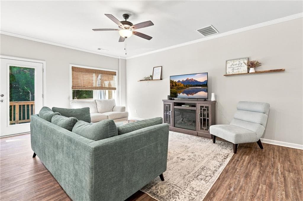 3 bedroom, 3 bathroom, 1,791 sq ft townhouse under contract at 823 Ash Street, Holly Springs, GA 30114 — photo 8