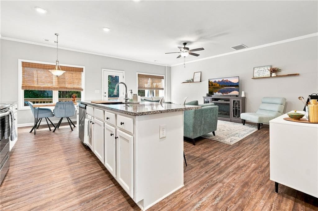 3 bedroom, 3 bathroom, 1,791 sq ft townhouse under contract at 823 Ash Street, Holly Springs, GA 30114 — photo 10