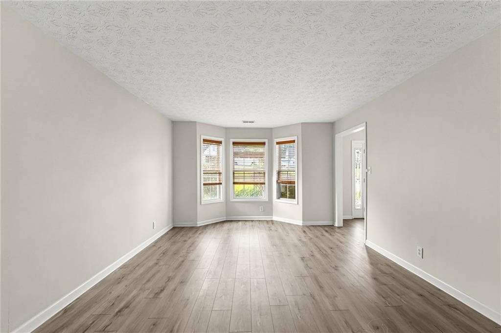 4 bedroom, 4 bathroom, 2,570 sq ft single family residence under contract at 1623 Cagle Court, Lawrenceville, GA 30045 — photo 5