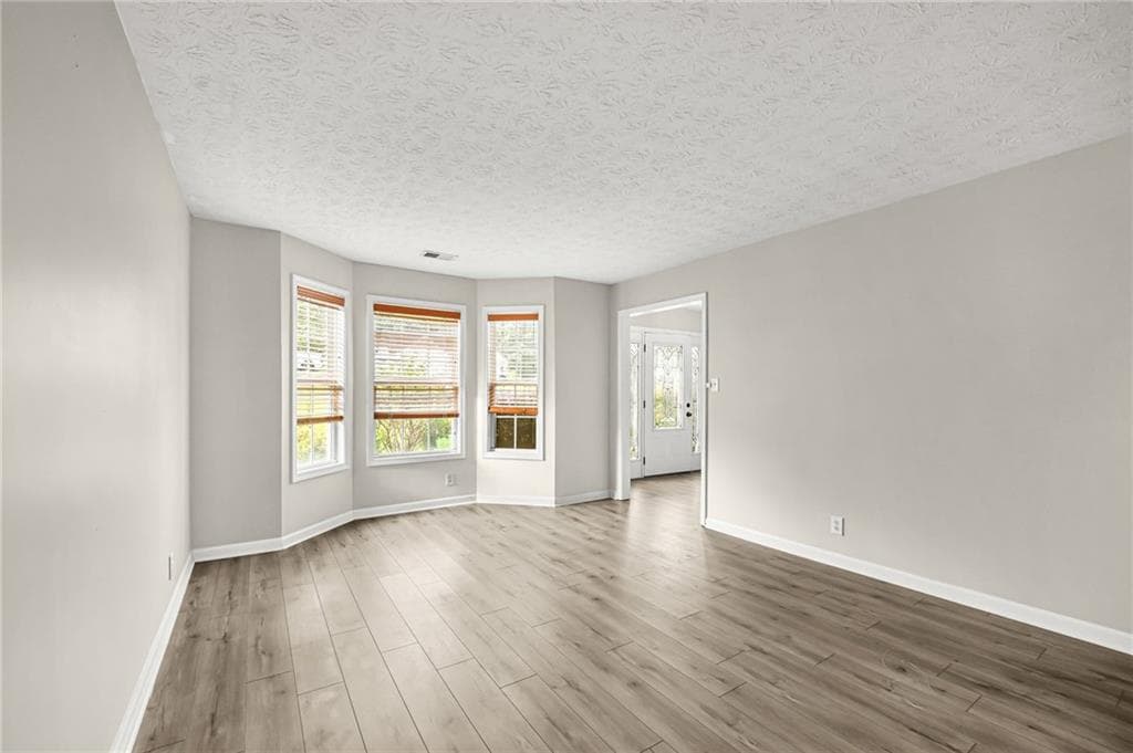 4 bedroom, 4 bathroom, 2,570 sq ft single family residence under contract at 1623 Cagle Court, Lawrenceville, GA 30045 — photo 6