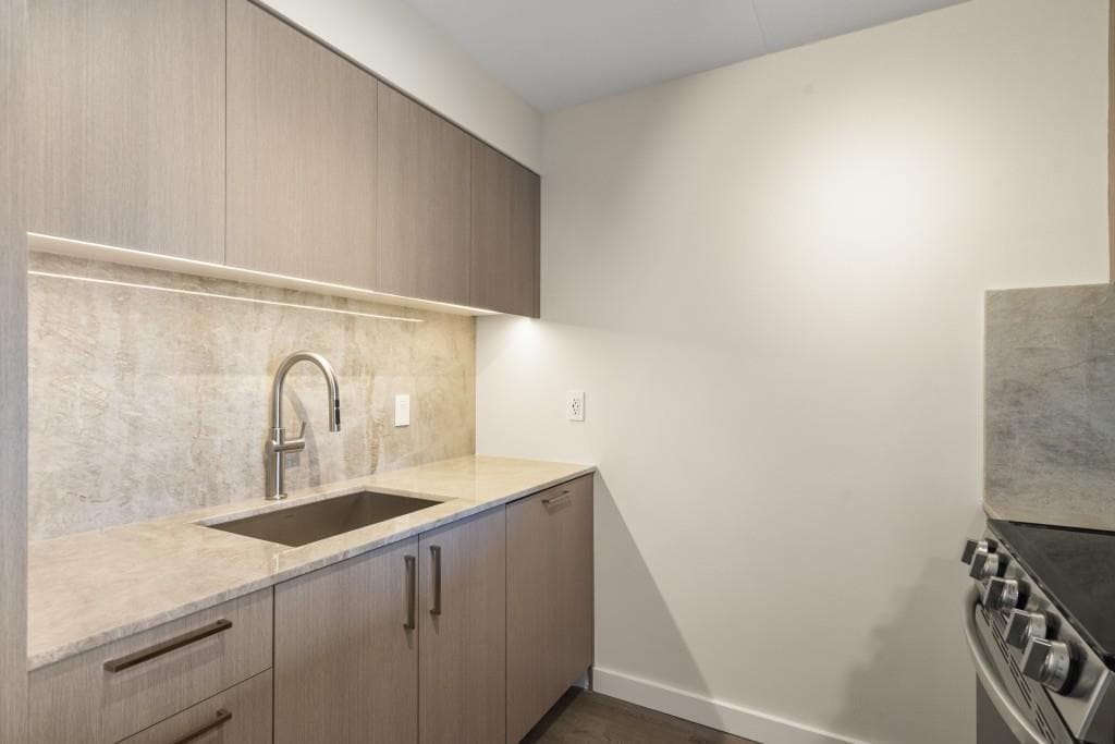 2 bedroom, 2 bathroom, 1,100 sq ft condominium for sale at 2460 Peachtree Road 903, Atlanta, GA 30305 — photo 4