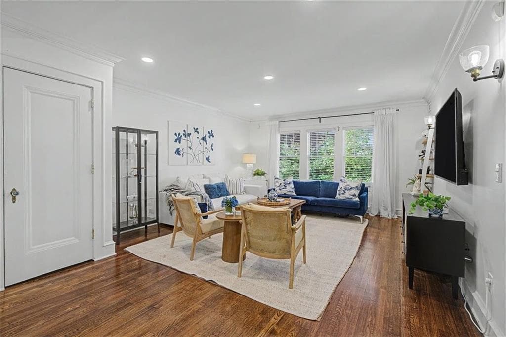 1 bedroom, 1 bathroom, 1,006 sq ft condominium under contract at 2 Collier Road 3, Atlanta, GA 30309 — photo 2