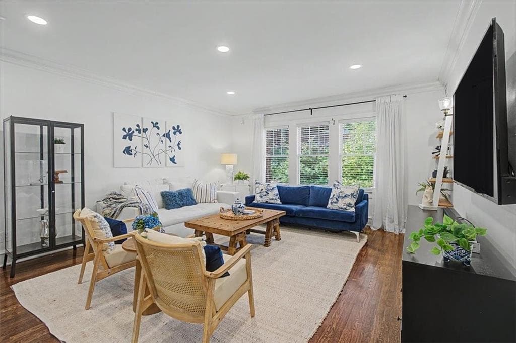 1 bedroom, 1 bathroom, 1,006 sq ft condominium under contract at 2 Collier Road 3, Atlanta, GA 30309 — photo 3