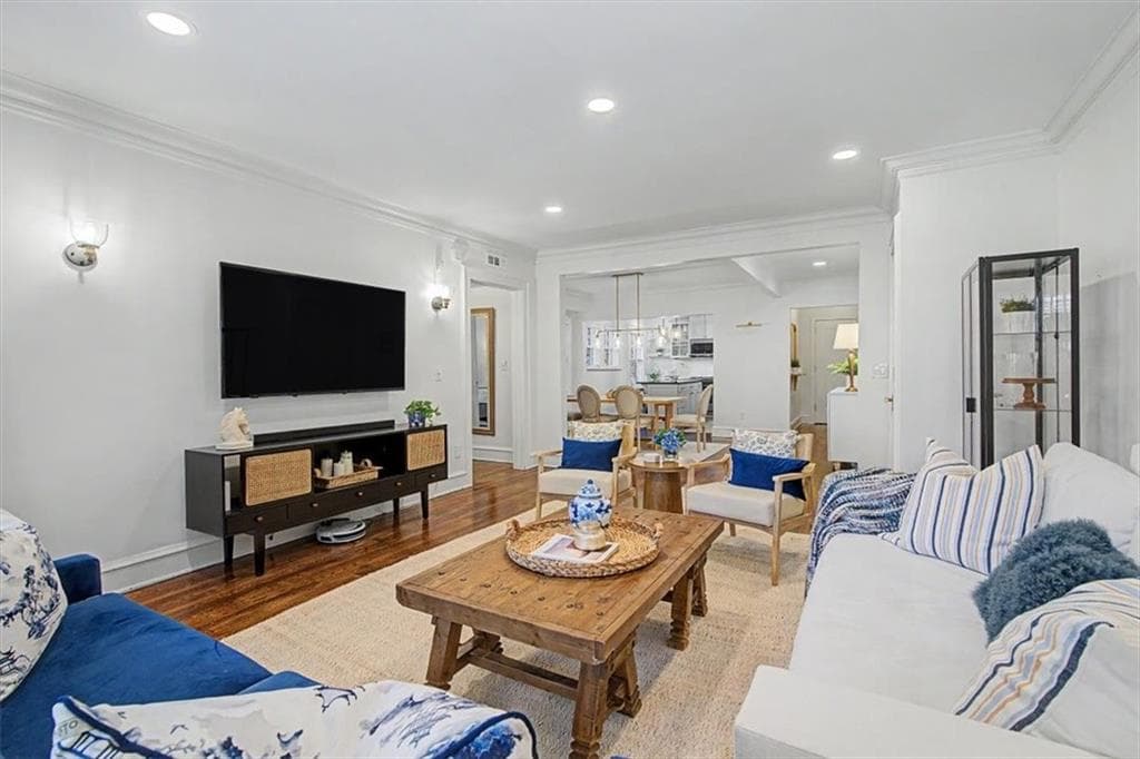 1 bedroom, 1 bathroom, 1,006 sq ft condominium under contract at 2 Collier Road 3, Atlanta, GA 30309 — photo 5