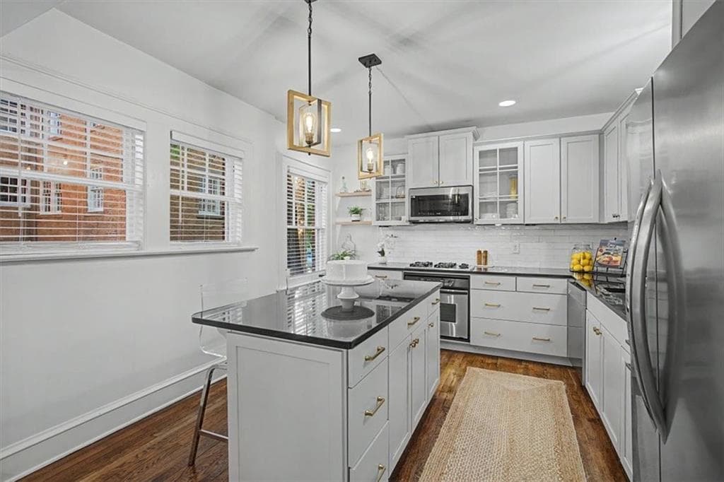 1 bedroom, 1 bathroom, 1,006 sq ft condominium under contract at 2 Collier Road 3, Atlanta, GA 30309 — photo 7