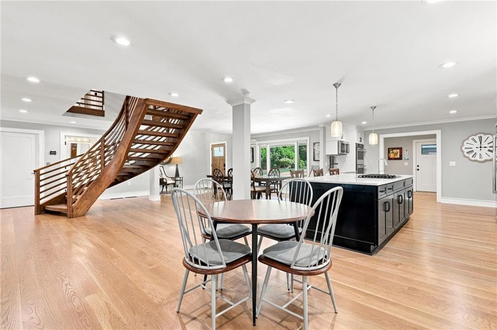 4 bedroom, 6 bathroom, 7,159 sq ft single family residence under contract at 3275 Lanier Beach South Road, Cumming, GA 30041 — photo 8