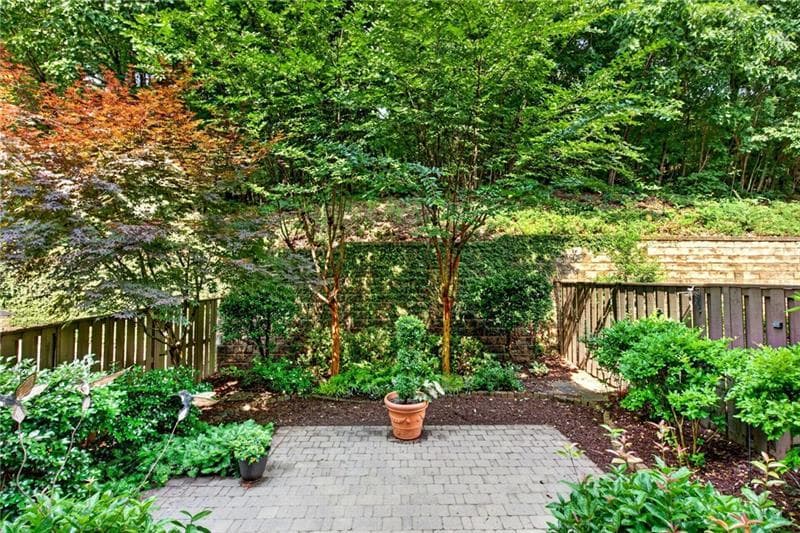 4 bedroom, 5 bathroom, 3,900 sq ft townhouse for sale at 3884 Paces Lookout Drive 14, Atlanta, GA 30339 — photo 2