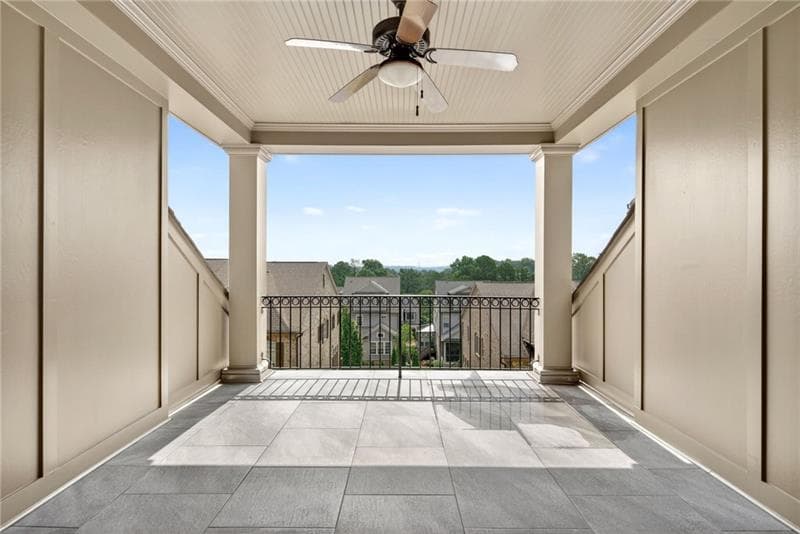 4 bedroom, 5 bathroom, 3,900 sq ft townhouse for sale at 3884 Paces Lookout Drive 14, Atlanta, GA 30339 — photo 3
