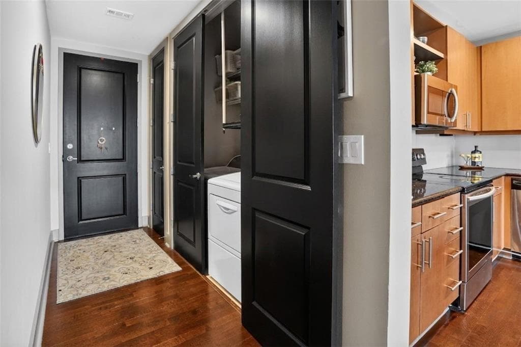 2 bedroom, 2 bathroom, 1,283 sq ft condominium for sale at 4561 Olde Perimeter Way #1104, Atlanta, GA 30346 — photo 3