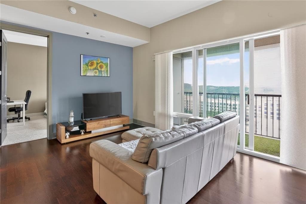 2 bedroom, 2 bathroom, 1,283 sq ft condominium for sale at 4561 Olde Perimeter Way #1104, Atlanta, GA 30346 — photo 9