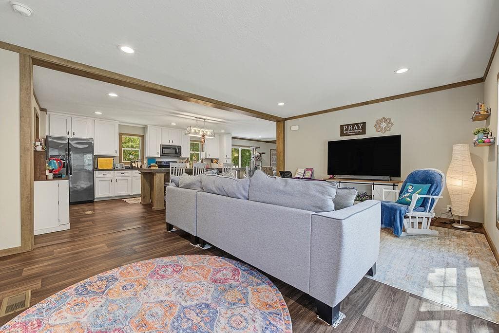 3 bedroom, 2 bathroom, 1,680 sq ft single family residence for sale at 118 Chester Harris Drive, Dallas, GA 30132 — photo 3