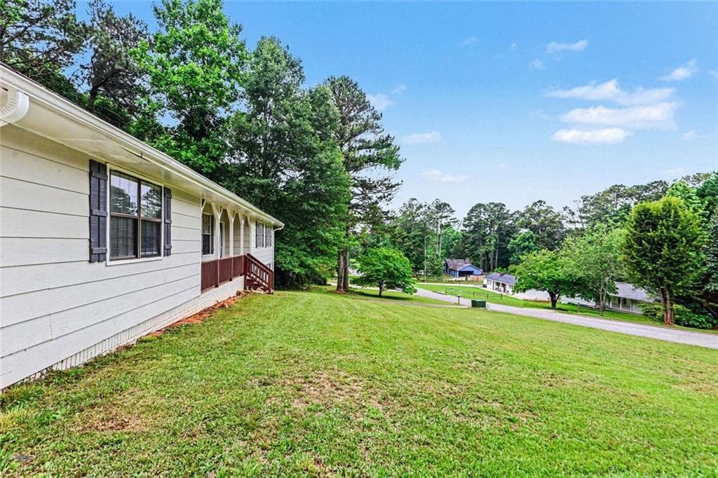 4 bedroom, 3 bathroom single family residence under contract at 2353 Shire Court, Austell, GA 30106 — photo 2