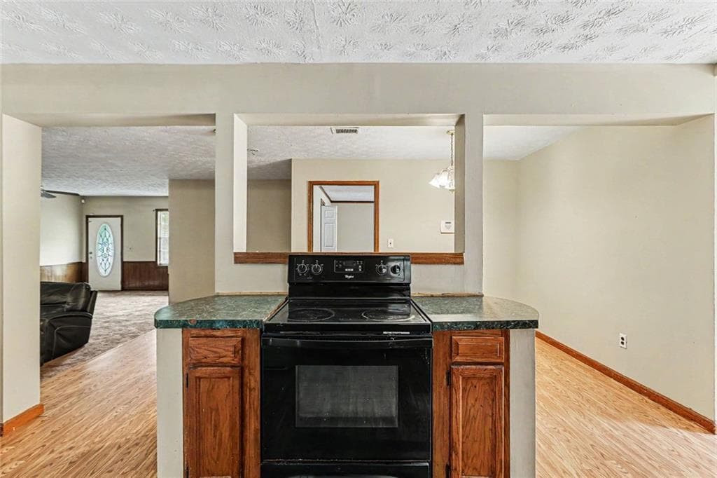 4 bedroom, 3 bathroom single family residence under contract at 2353 Shire Court, Austell, GA 30106 — photo 9