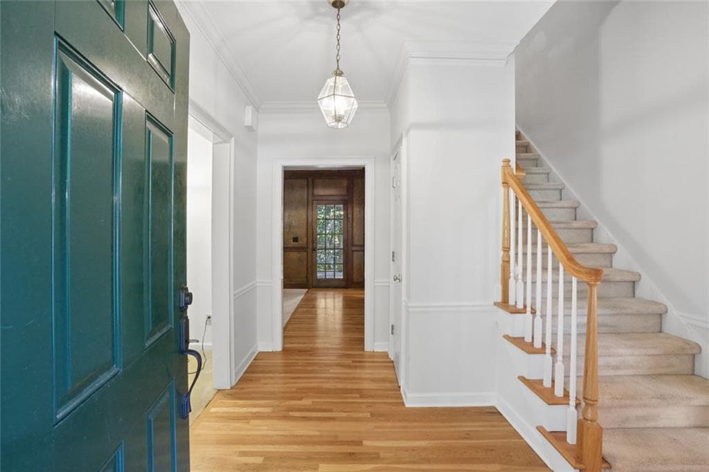 4 bedroom, 3 bathroom, 2,584 sq ft single family residence for sale at 1090 Applecross Drive, Roswell, GA 30075 — photo 3