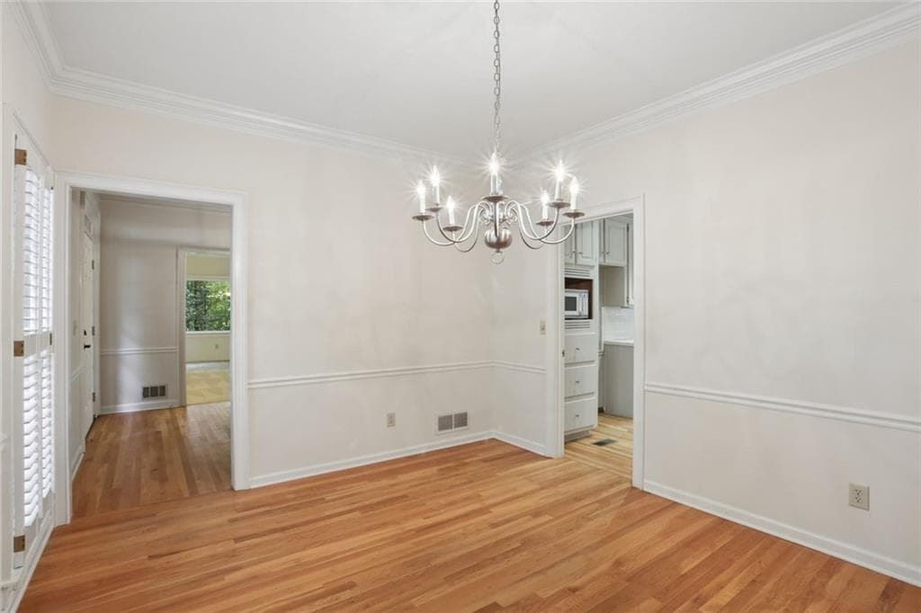 4 bedroom, 3 bathroom, 2,584 sq ft single family residence for sale at 1090 Applecross Drive, Roswell, GA 30075 — photo 9