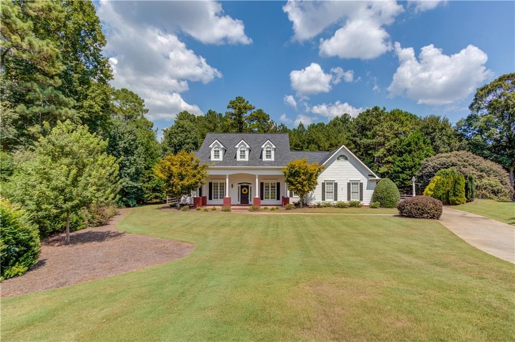 3 bedroom, 4 bathroom, 2,771 sq ft single family residence under contract at 2635 Heritage Lane, Monroe, GA 30656 — photo 2