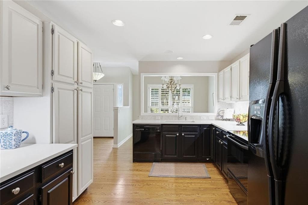 3 bedroom, 3 bathroom, 3,224 sq ft townhouse for sale at 4133 Fawn Court, Marietta, GA 30068 — photo 3