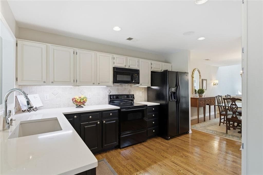 3 bedroom, 3 bathroom, 3,224 sq ft townhouse for sale at 4133 Fawn Court, Marietta, GA 30068 — photo 4