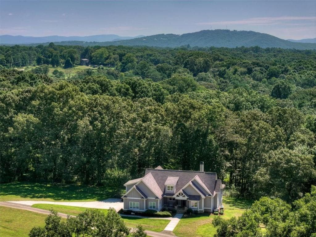 3 bedroom, 2 bathroom, 2,276 sq ft single family residence for sale at 2703 Hwy 382W, Ellijay, GA 30540 — photo 3