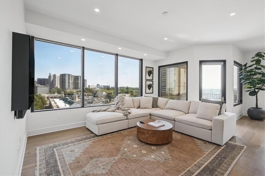 2 bedroom, 2 bathroom, 1,371 sq ft condominium for sale at 2828 Peachtree Road 1002, Atlanta, GA 30305 — photo 3