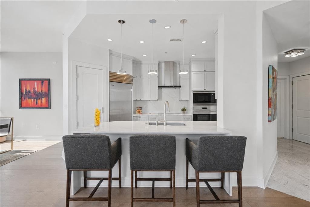 2 bedroom, 2 bathroom, 1,371 sq ft condominium for sale at 2828 Peachtree Road 1002, Atlanta, GA 30305 — photo 7