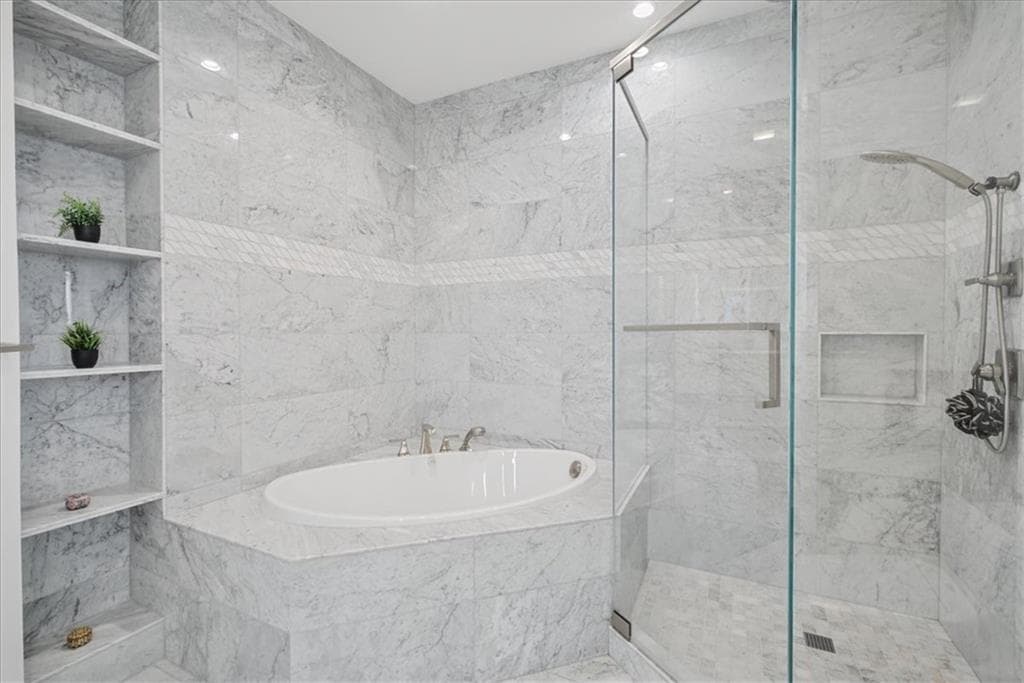 2 bedroom, 2 bathroom, 1,371 sq ft condominium for sale at 2828 Peachtree Road 1002, Atlanta, GA 30305 — photo 9