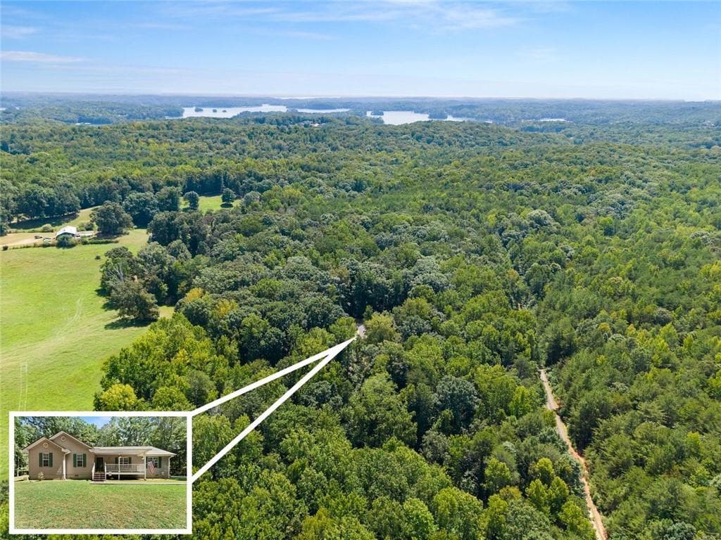 4 bedroom, 2 bathroom, 1,823 sq ft single family residence for sale at 3027 Dawsonville Highway, Gainesville, GA 30506 — photo 3