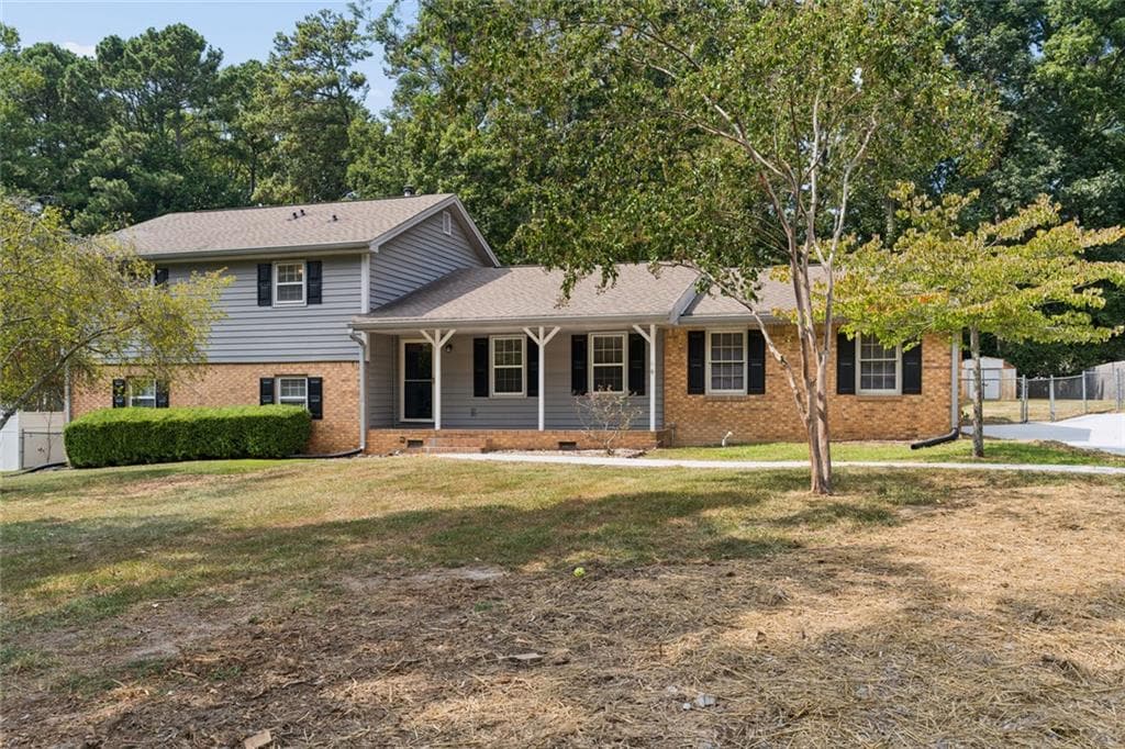 4 bedroom, 3 bathroom, 2,271 sq ft single family residence for sale at 2119 Eastwood Drive, Snellville, GA 30078 — photo 3