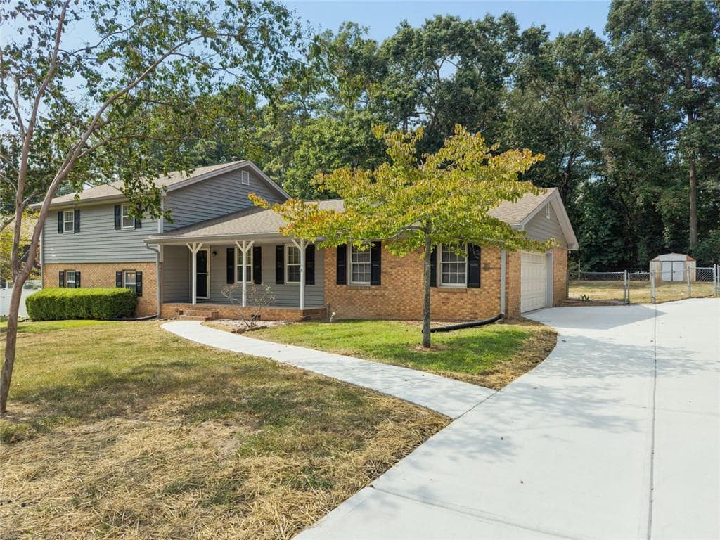 4 bedroom, 3 bathroom, 2,271 sq ft single family residence for sale at 2119 Eastwood Drive, Snellville, GA 30078 — photo 5