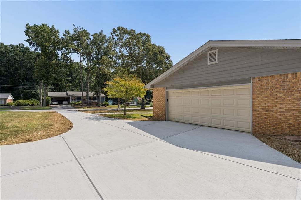 4 bedroom, 3 bathroom, 2,271 sq ft single family residence for sale at 2119 Eastwood Drive, Snellville, GA 30078 — photo 6