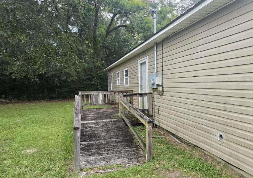 4 bedroom, 2 bathroom, 1,125 sq ft single family residence under contract at 64 Henry Street, Camilla, GA 31730 — photo 4