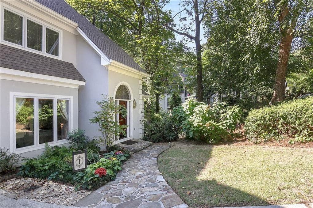 4 bedroom, 4 bathroom, 3,038 sq ft single family residence for rent at 930 Manchester Place, Sandy Springs, GA 30328 for $5,000 a month — photo 2