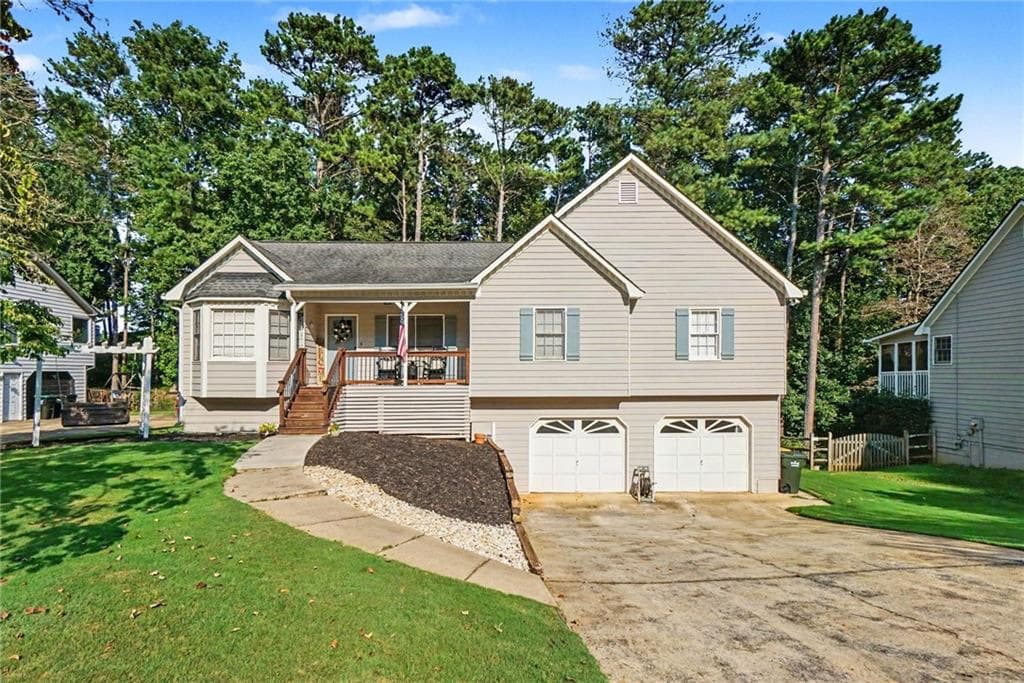 3 bedroom, 3 bathroom, 2,191 sq ft single family residence for sale at 535 Brooksdale Drive, Woodstock, GA 30189