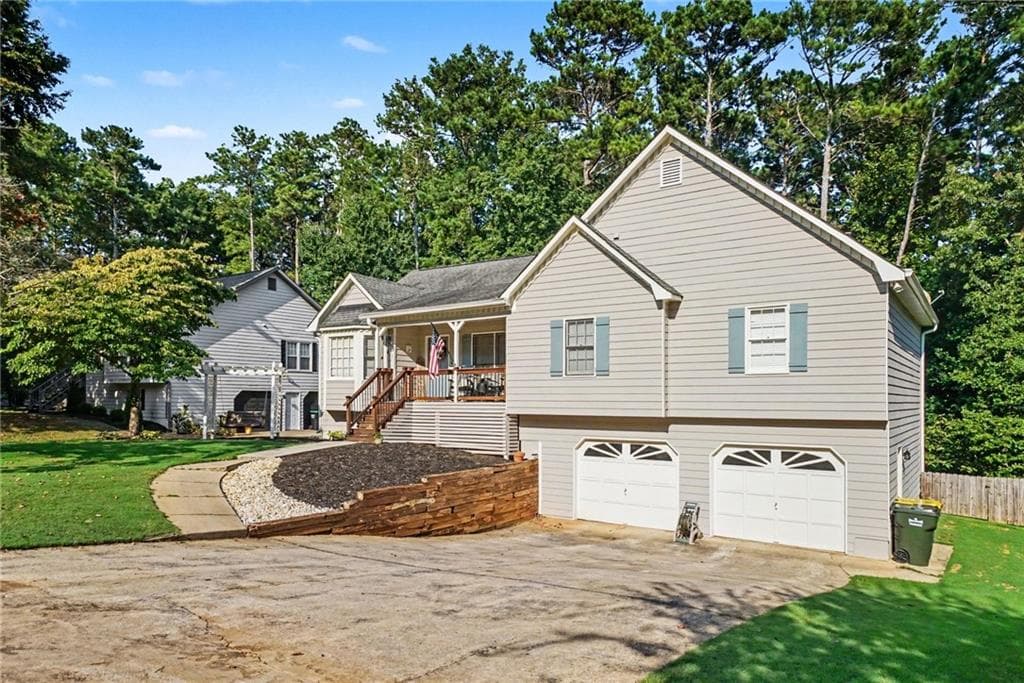 3 bedroom, 3 bathroom, 2,191 sq ft single family residence for sale at 535 Brooksdale Drive, Woodstock, GA 30189 — photo 2
