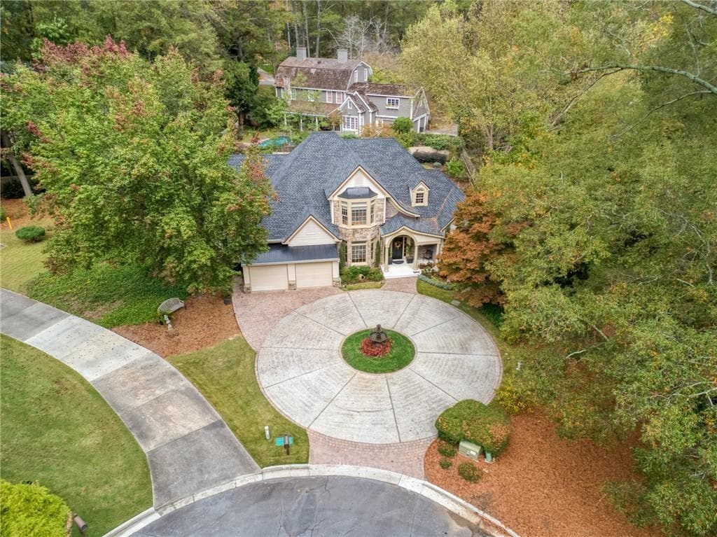 4 bedroom, 4 bathroom, 3,605 sq ft single family residence under contract at 125 Claridge Drive, Atlanta, GA 30342 — photo 2