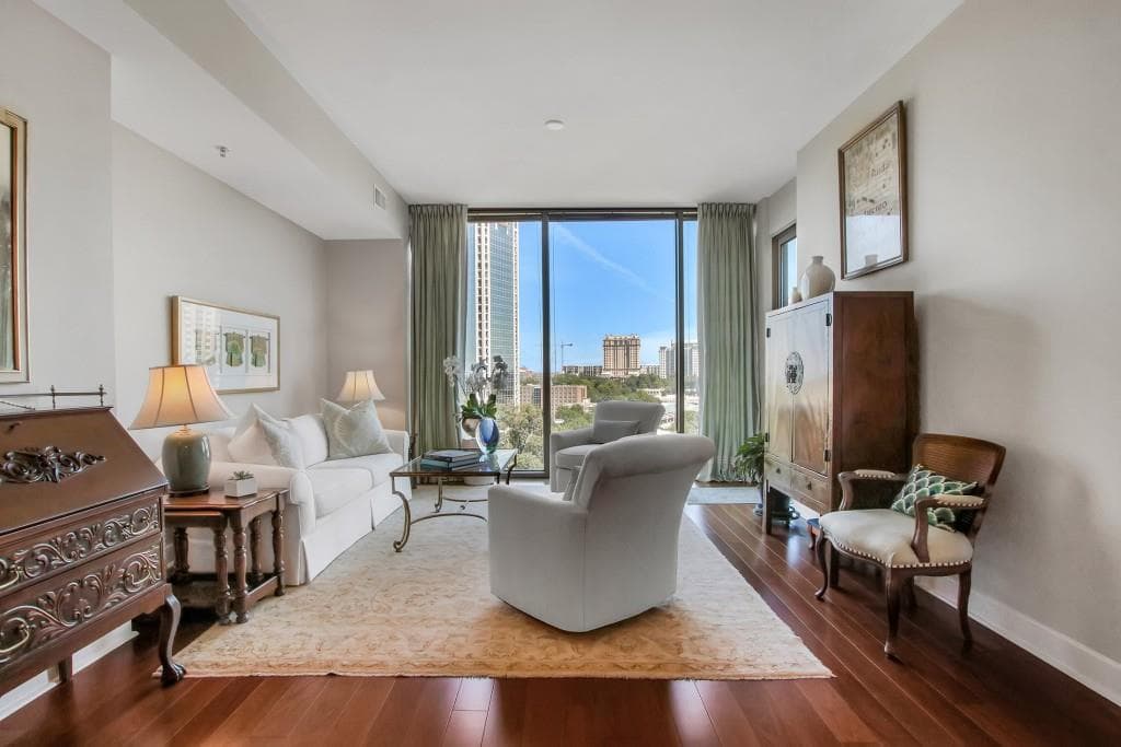 2 bedroom, 3 bathroom, 1,594 sq ft condominium for sale at 2795 Peachtree Road 1205, Atlanta, GA 30305 — photo 2