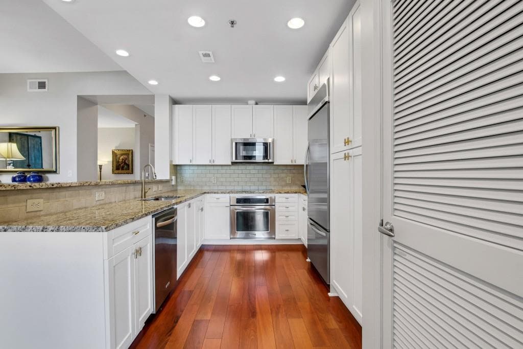 2 bedroom, 3 bathroom, 1,594 sq ft condominium for sale at 2795 Peachtree Road 1205, Atlanta, GA 30305 — photo 10