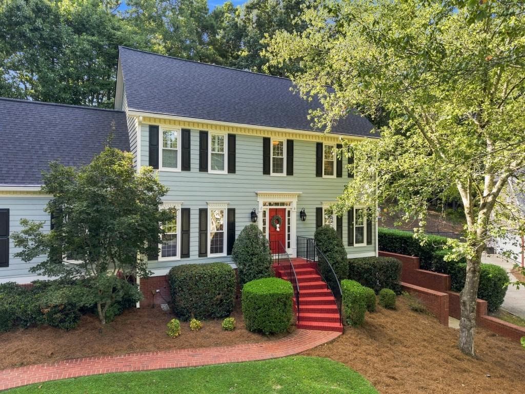 5 bedroom, 4 bathroom, 3,984 sq ft single family residence under contract at 952 Hawkhorn Court, Alpharetta, GA 30005
