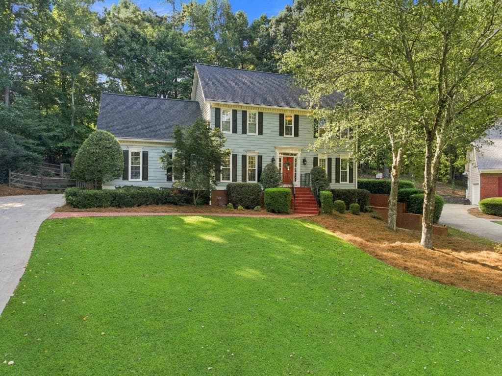5 bedroom, 4 bathroom, 3,984 sq ft single family residence under contract at 952 Hawkhorn Court, Alpharetta, GA 30005 — photo 2