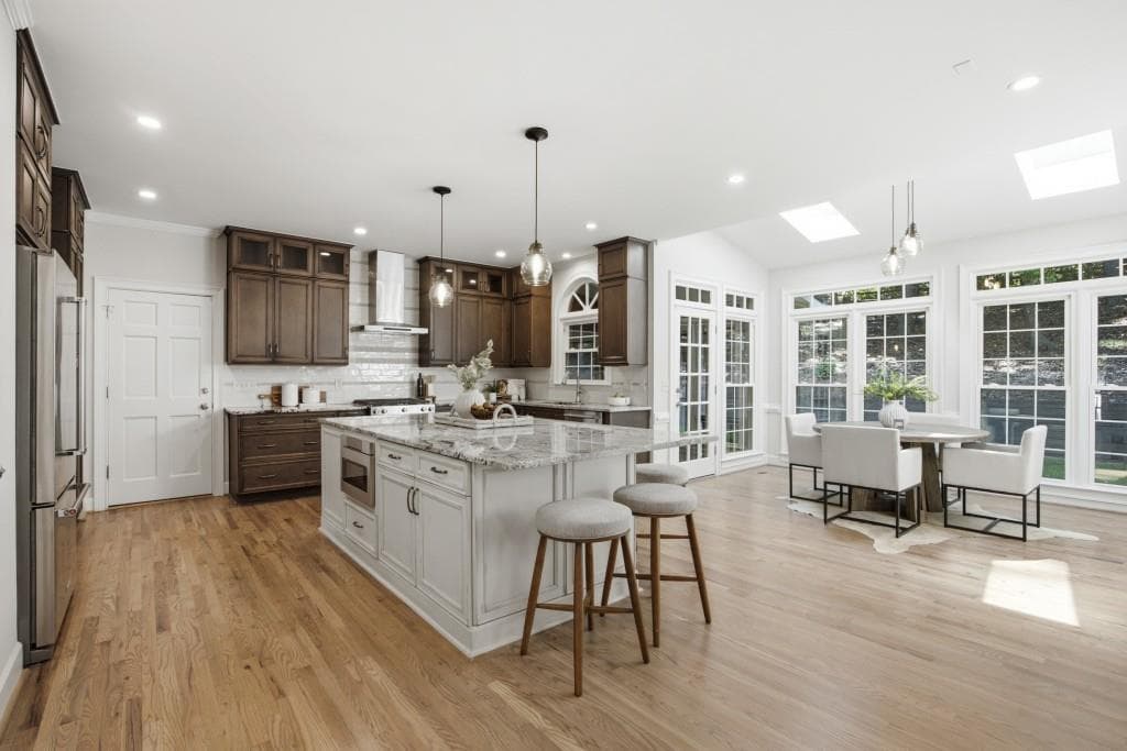 5 bedroom, 4 bathroom, 3,984 sq ft single family residence under contract at 952 Hawkhorn Court, Alpharetta, GA 30005 — photo 5