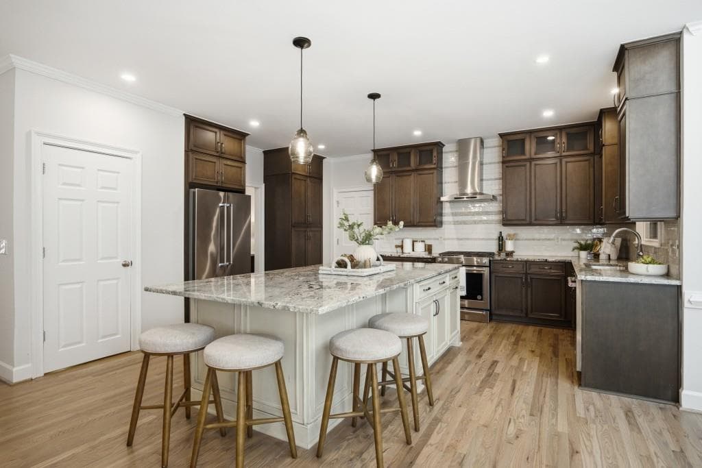 5 bedroom, 4 bathroom, 3,984 sq ft single family residence under contract at 952 Hawkhorn Court, Alpharetta, GA 30005 — photo 6