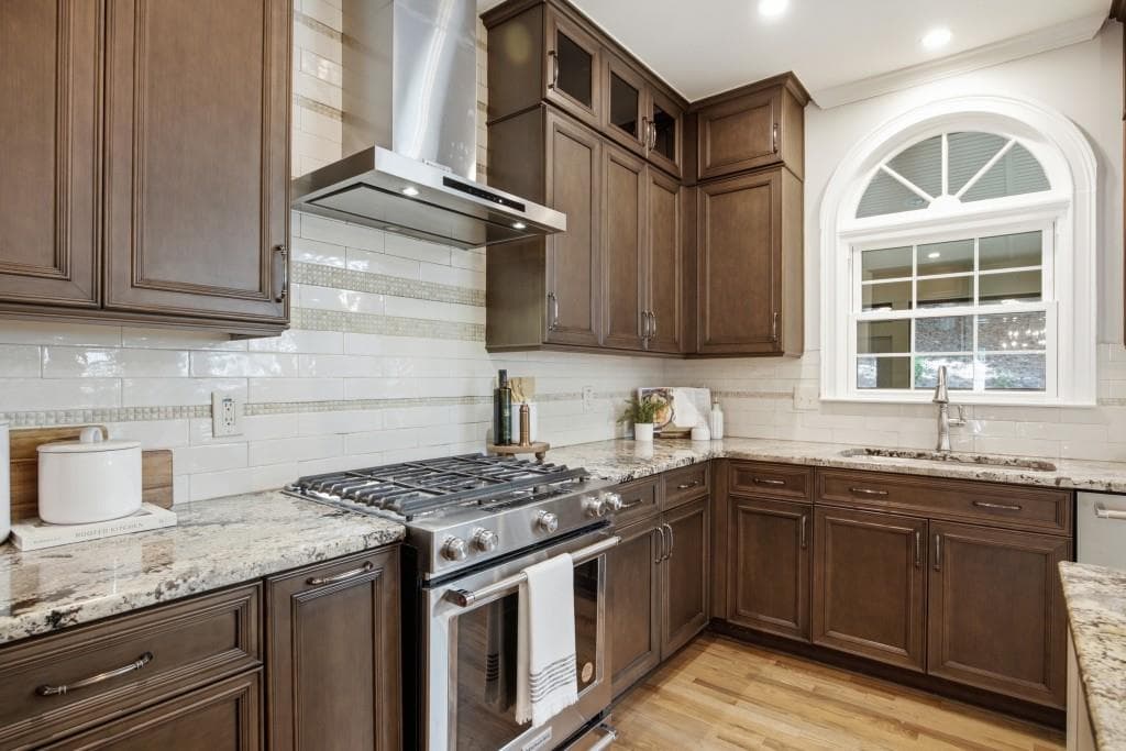 5 bedroom, 4 bathroom, 3,984 sq ft single family residence under contract at 952 Hawkhorn Court, Alpharetta, GA 30005 — photo 8