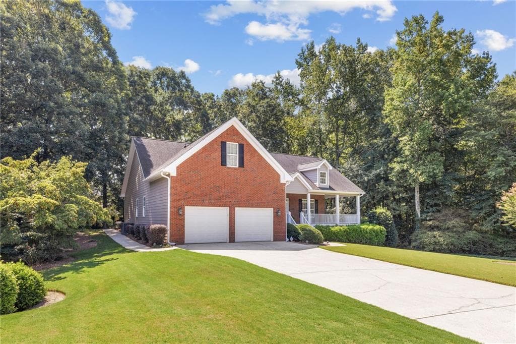 4 bedroom, 4 bathroom, 2,835 sq ft single family residence under contract at 2620 Democracy Drive, Buford, GA 30519 — photo 2