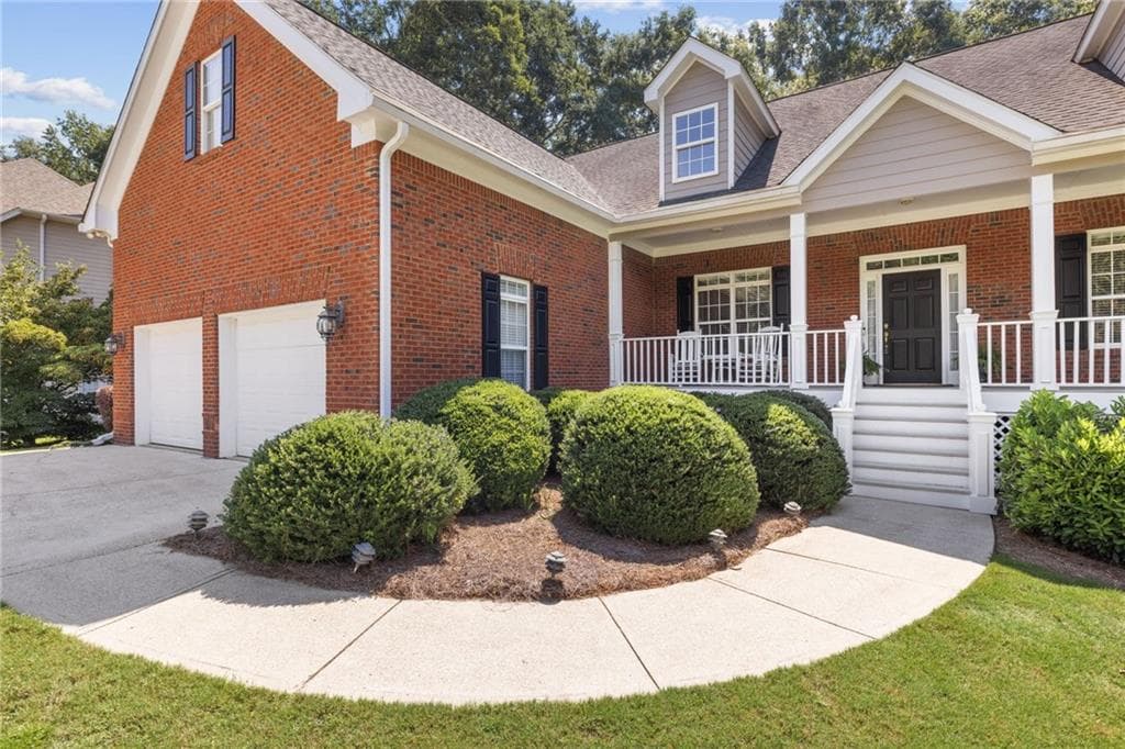 4 bedroom, 4 bathroom, 2,835 sq ft single family residence under contract at 2620 Democracy Drive, Buford, GA 30519 — photo 4