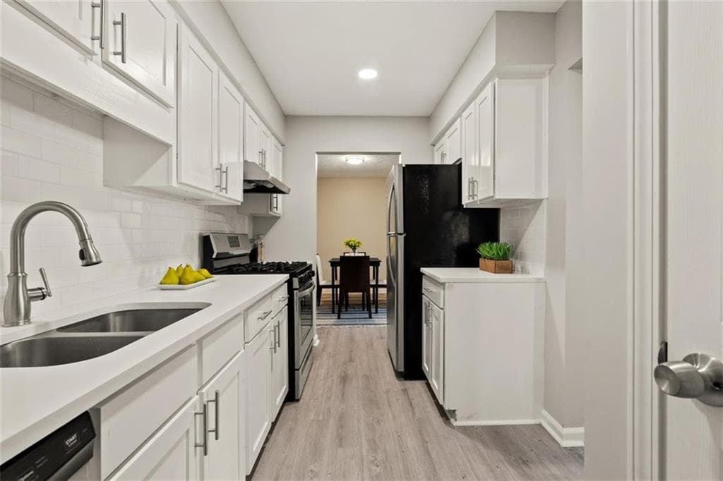 other under contract at 1701 Hawthorne Avenue, Atlanta, GA 30337 — photo 9