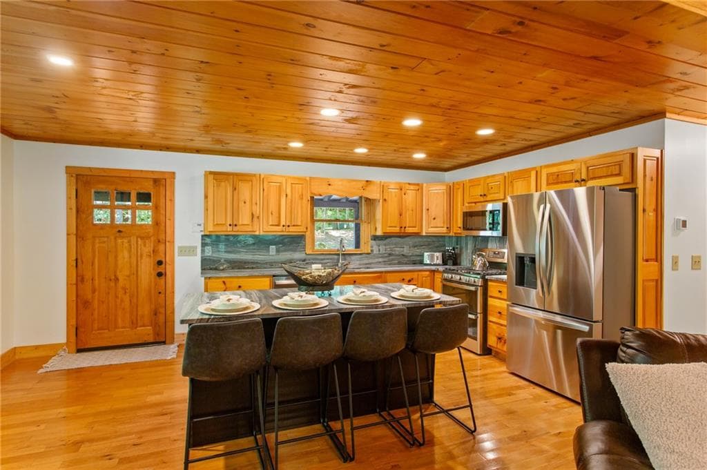 3 bedroom, 3 bathroom, 2,483 sq ft single family residence for sale at 56 Robin Lake Drive, Ellijay, GA 30540 — photo 5