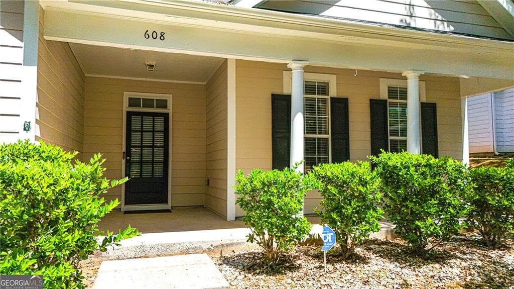3 bedroom, 2 bathroom, 1,762 sq ft single family residence for sale at 608 Brookwater Drive, Stockbridge, GA 30281 — photo 2