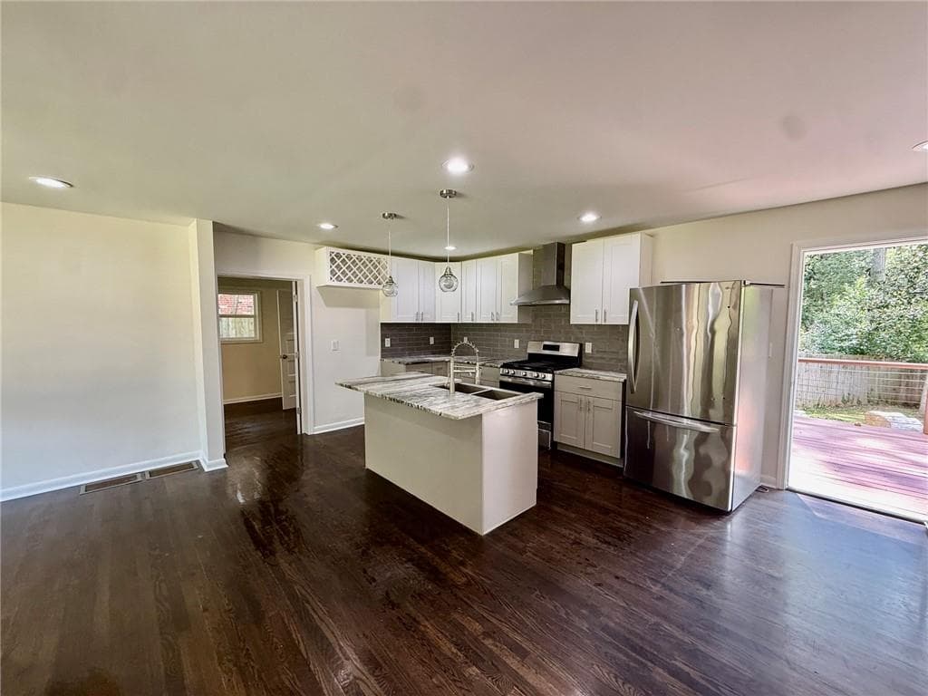 5 bedroom, 2 bathroom, 1,964 sq ft single family residence for sale at 2241 Colleen Court, Decatur, GA 30032 — photo 3