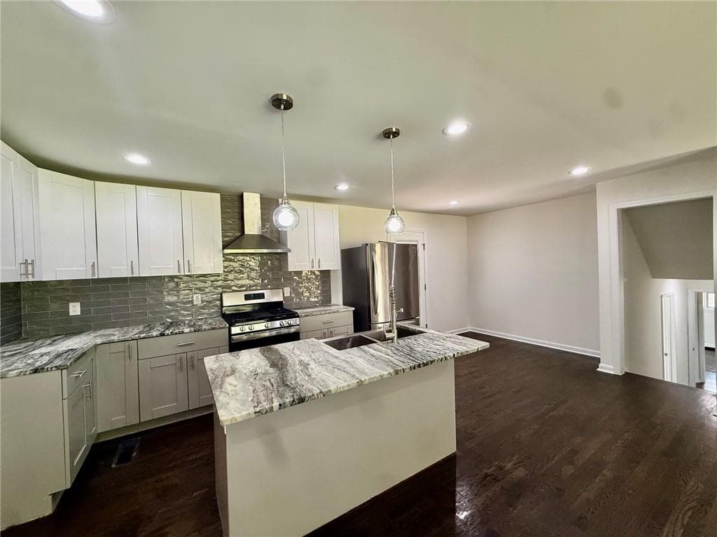 5 bedroom, 2 bathroom, 1,964 sq ft single family residence for sale at 2241 Colleen Court, Decatur, GA 30032 — photo 5