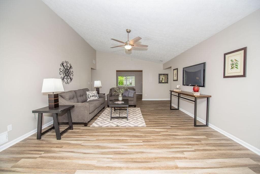 3 bedroom, 2 bathroom, 2,268 sq ft single family residence for rent at 180 Crabtree Drive, Roswell, GA 30076 for $2,800 a month — photo 2